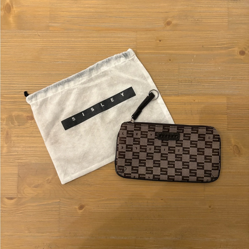 Sisley brown wristlet